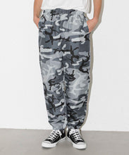 Load image into Gallery viewer, WARM UP CAMO PANTS