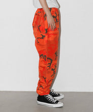 Load image into Gallery viewer, WARM UP CAMO PANTS
