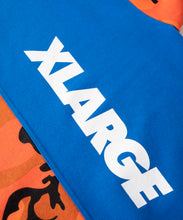 Load image into Gallery viewer, CAMO CREWNECK SWEAT
