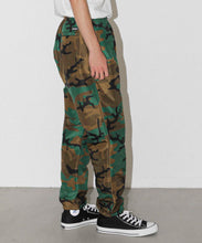 Load image into Gallery viewer, WARM UP CAMO PANTS
