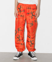 Load image into Gallery viewer, WARM UP CAMO PANTS
