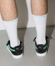 Load image into Gallery viewer, STANDARD LOGO MIDDLE SOCKS
