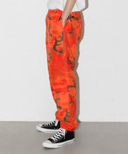 Load image into Gallery viewer, WARM UP CAMO PANTS
