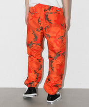 Load image into Gallery viewer, WARM UP CAMO PANTS
