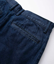 Load image into Gallery viewer, LIGHT DENIM TUCK PANTS
