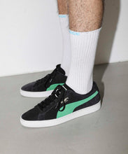 Load image into Gallery viewer, STANDARD LOGO MIDDLE SOCKS

